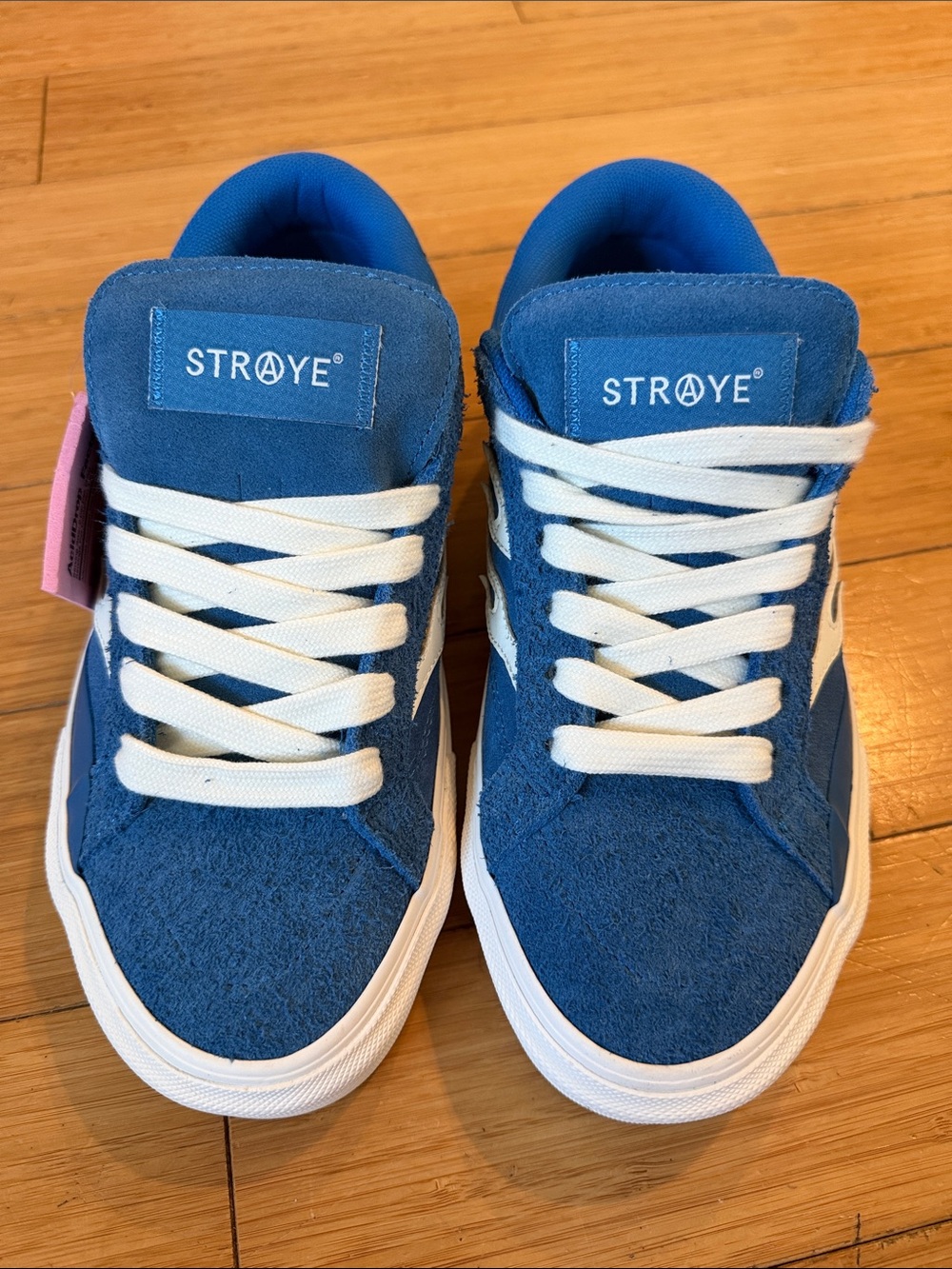STRAYE Logan Blue Flame Suede Low-Top Sneakers